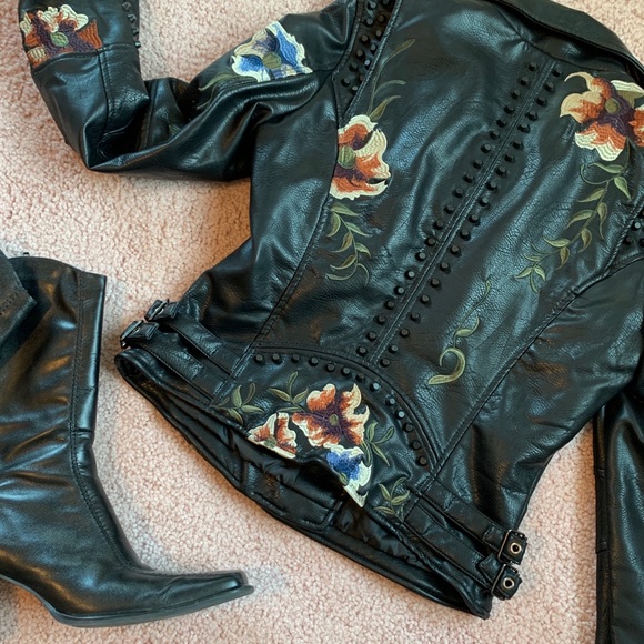 EUC Vigoss floral/stud faux leather jacket. Size M - Picture 2 of 12